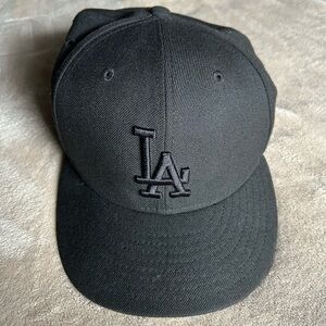 Los Angeles New Era Black 59Fifty Fitted Cap Size 7 1/4 MLB Genuine Merchandise